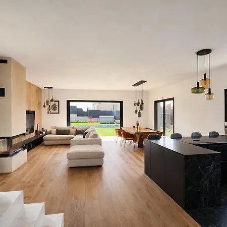 Superbe Moderne Au Calme Et Proche De La