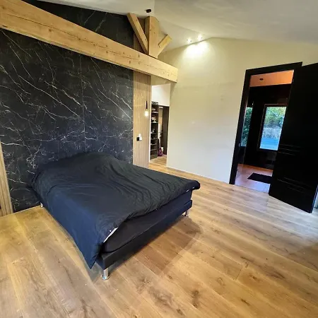 Superbe Moderne Au Calme Et Proche De La