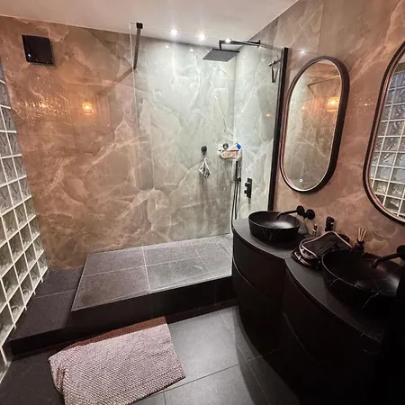 Villa Superbe Moderne Au Calme Et Proche De La *